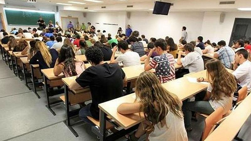Boletines RNE - Las becas pasan a depender de un criterio de rentas y se elimina el académico