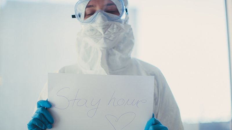 Por tres razones - La actriz Nerea Barros vuelve a ejercer de enfermera - 22/05/20 - escuchar ahora