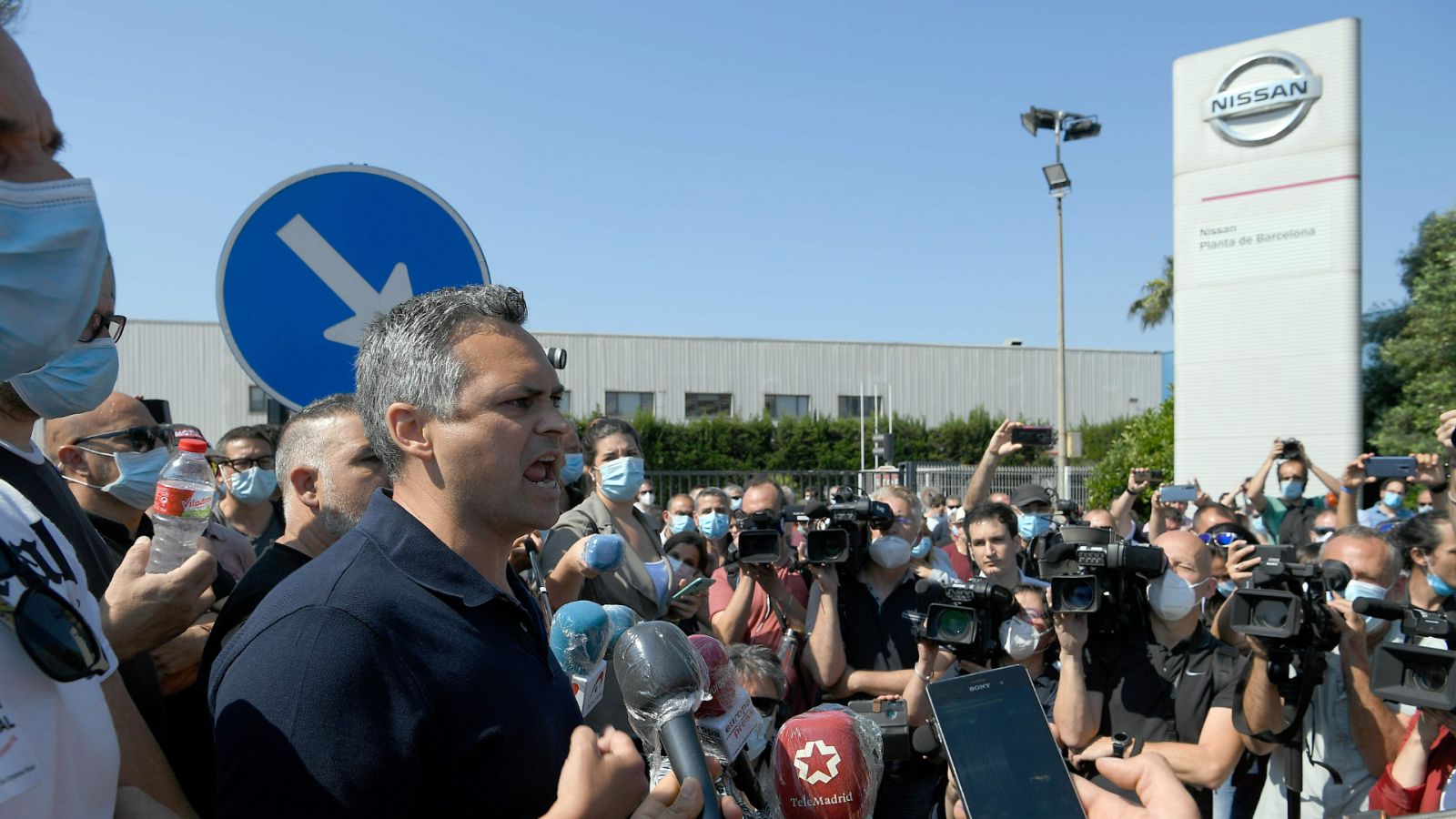 14 Horas - Cierre de Nissan: "Vamos a pelearlo. 20.000 familias no se pueden quedar tiradas" - Escuchar ahora