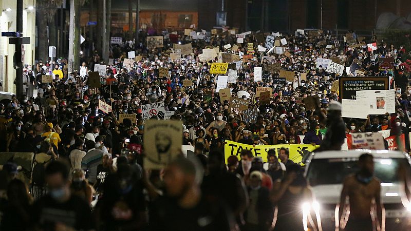 Las mañanas de RNE con Íñigo Alfonso - Minneápolis recuerda a George Floyd mientras continúan las protestas por todo el país - Escuchar ahora