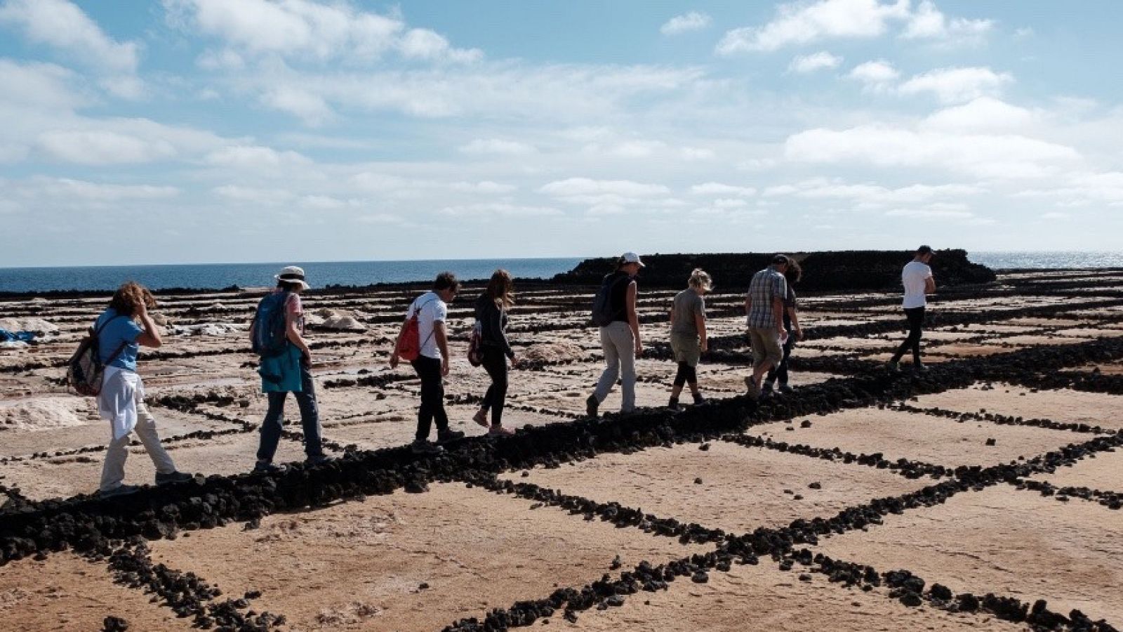 Artesfera - Y la vida continúa. "¿Cómo debería ser Lanzarote?" - 06/06/20 - escuchar ahora