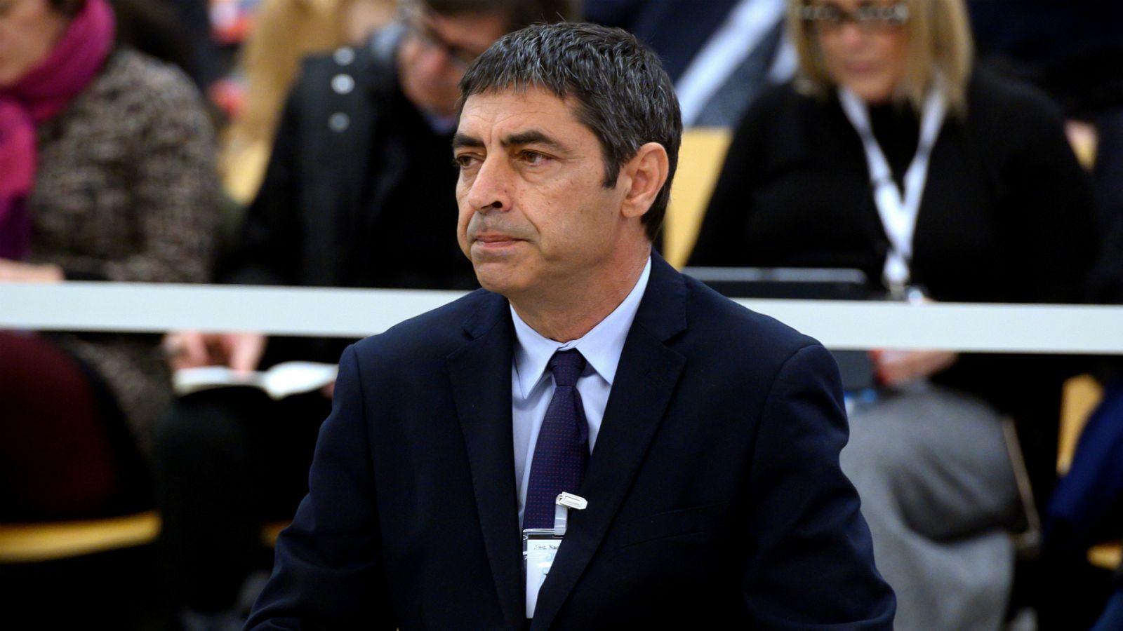 Boletines RNE - La Fiscalía rebaja la acusación contra Trapero y abre la puerta a una condena sin cárcel - Escuchar ahora