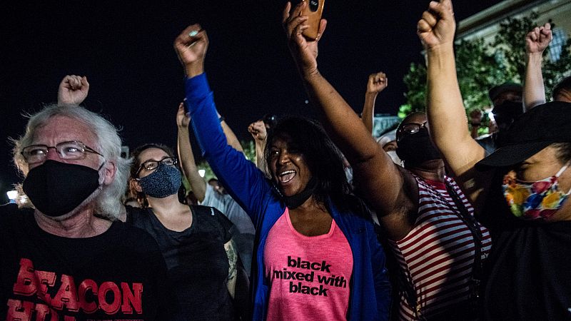 Las Mañanas de RNE con Íñigo Alfonso - EEUU celebra un 'Juneteenth' marcado por las protestas antirracistas - Escuchar ahora