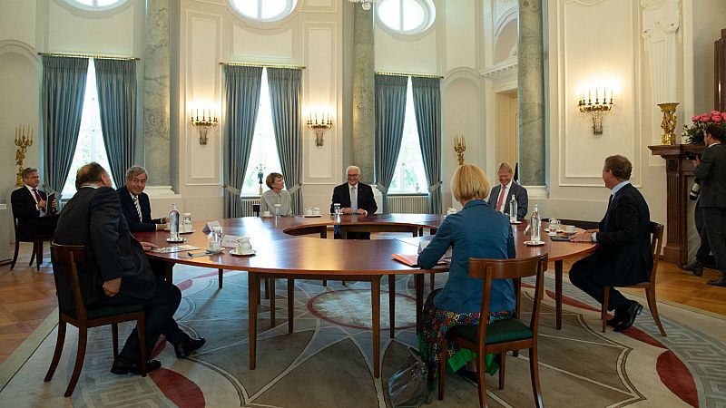 Boletines RNE - Alemania decreta el confinamiento de un distrito por el coronavirus - Escuchar ahora