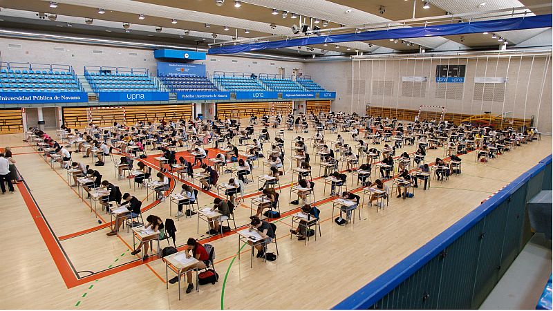 14 horas - Los estudiantes de Navarra inauguran la EBAU de las mascarillas y distancia social - Escuchar ahora