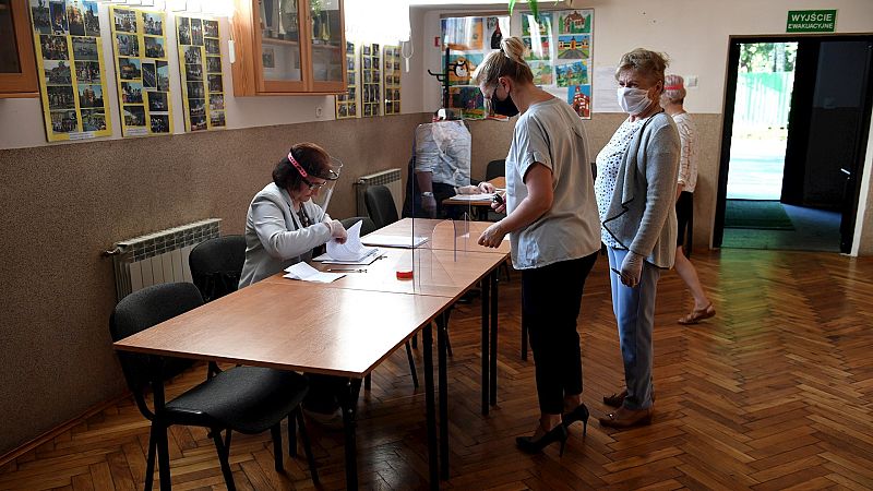 España a las 8 Fin de Semana - Primera vuelta de las presidenciales en Polonia que podrían marcar su futura relación con la UE - Escuchar ahora