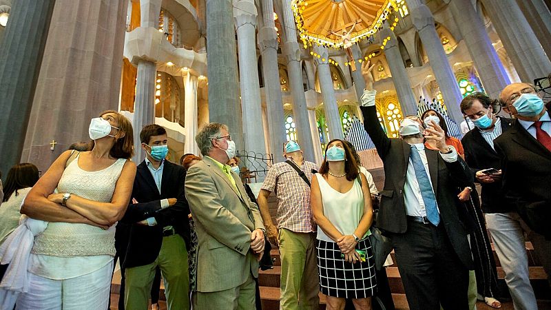 24 horas fin de semana - 20 horas - La Sagrada Familia reabre tras 114 días homenajeando a los sanitarios