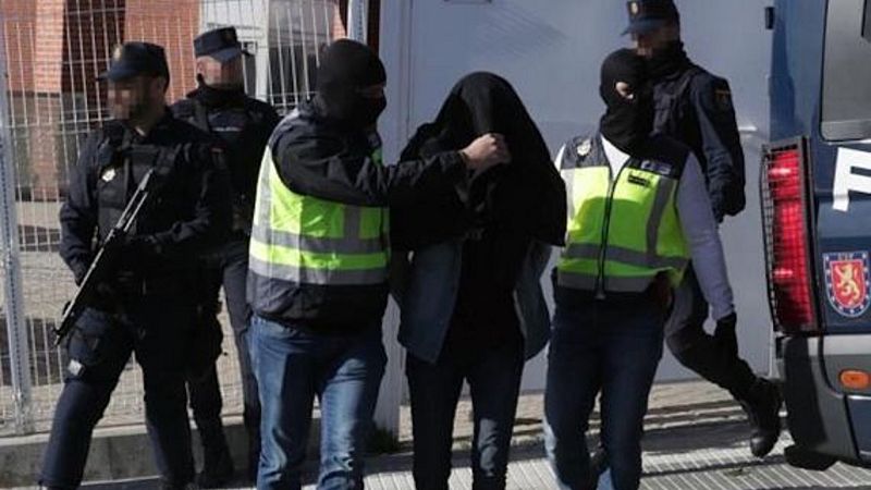 Boletines RNE - Tres detenidos en una operación antiyihadista en Badalona