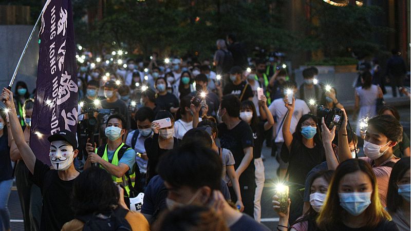 Cinco Continentes - UE: Merkel presenta sus prioridades en Bruselas - Escuchar ahora