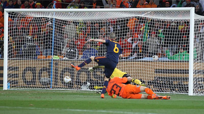 14 horas Fin de Semana - 10 años de la victoria en el mundial de fútbol: en Fuentealbilla aún recuerdan el gol de Iniesta - Escuchar ahora