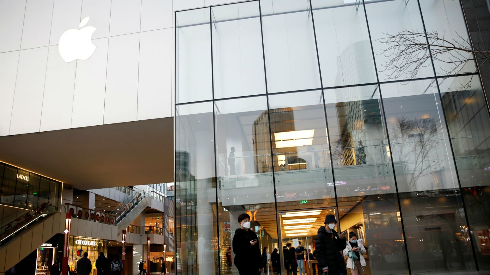 Boletines RNE - La Justicia europea da la razón a Apple y no tendrá que pagar 13.000 millones en impuestos a Irlanda - Escuchar ahora