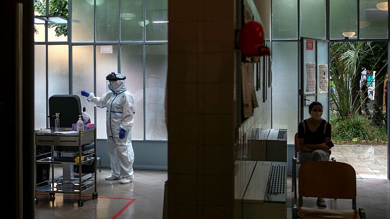 Boletines RNE - Sanidad registra 628 contagios en 24 horas y añade 4 muertes más en el total - Escuchar ahora