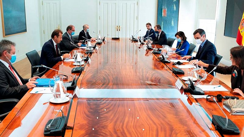 Boletines RNE - Gobierno y Airbus llegan a un acuerdo para garantizar el futuro de la compañía - Escuchar ahora