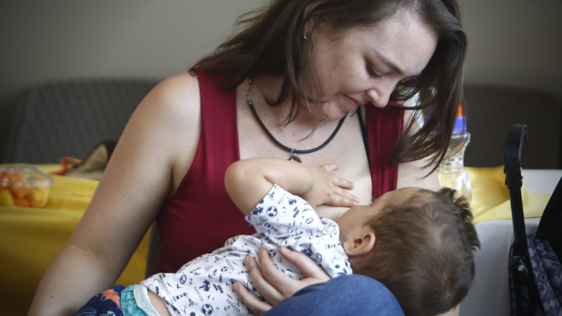 Las mañanas de RNE - "La pareja es esencial en la lactancia" . Escucha ahora