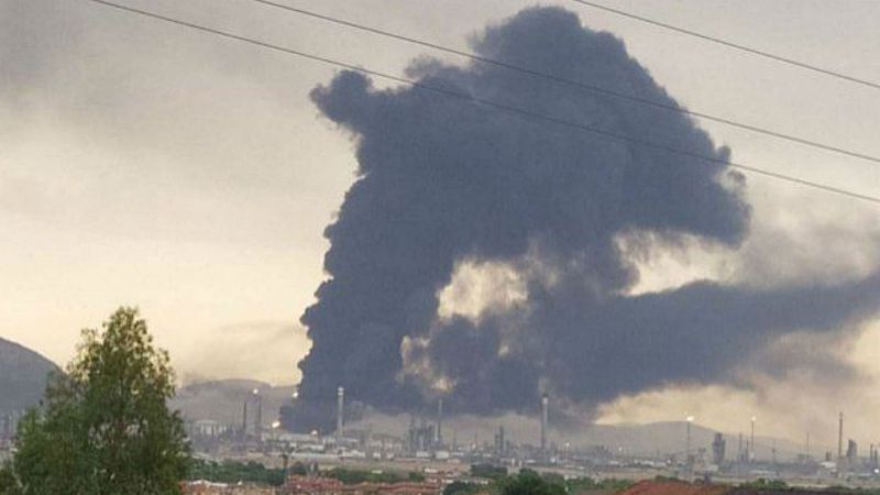 Boletines - Un rayo provoca una explosión en la refinería de Repsol en Puertollano - Escuchar ahora