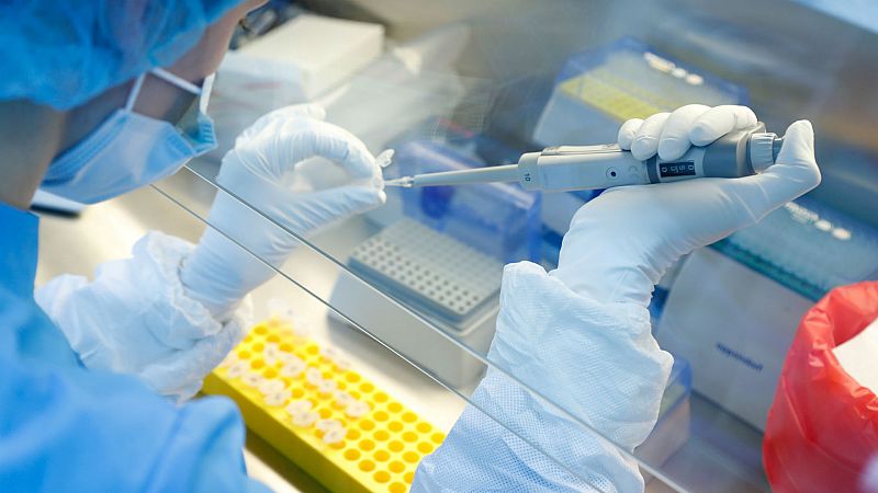 Las mañanas de RNE con Íñigo Alfonso - Ana Céspedes: "Es muy probable que el virus se quede pese a la vacuna, igual que la gripe" - Escuchar ahora