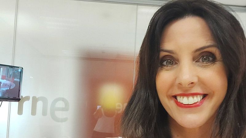 Por tres razones - Marta González de Vega le canta a la conspiración