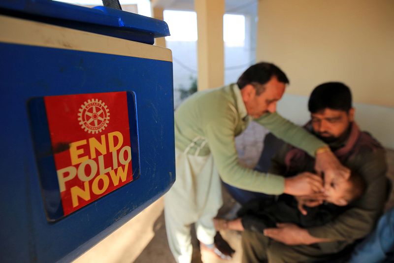 Boletines RNE - La OMS da por erradicada la polio en África