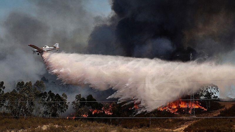 24 horas fin de semana - 20 horas - Mejoran las condiciones para controlar en las próximas horas el incendio de Huelva, el más importante de Andalucía - Escuchar ahora