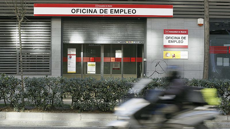 Boletines RNE - El paro subió en 29.780 personas en agosto - Escuchar ahora
