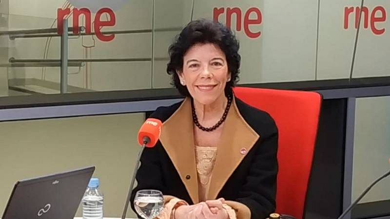 Celaá pide confianza para volver a las aulas: "El lugar más seguro es el colegio" - No es un día cualquiera | Escuchar