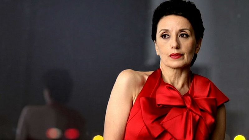 El gallo que no cesa - Versión y original: "Piensa en mí" - Escuchar ahora