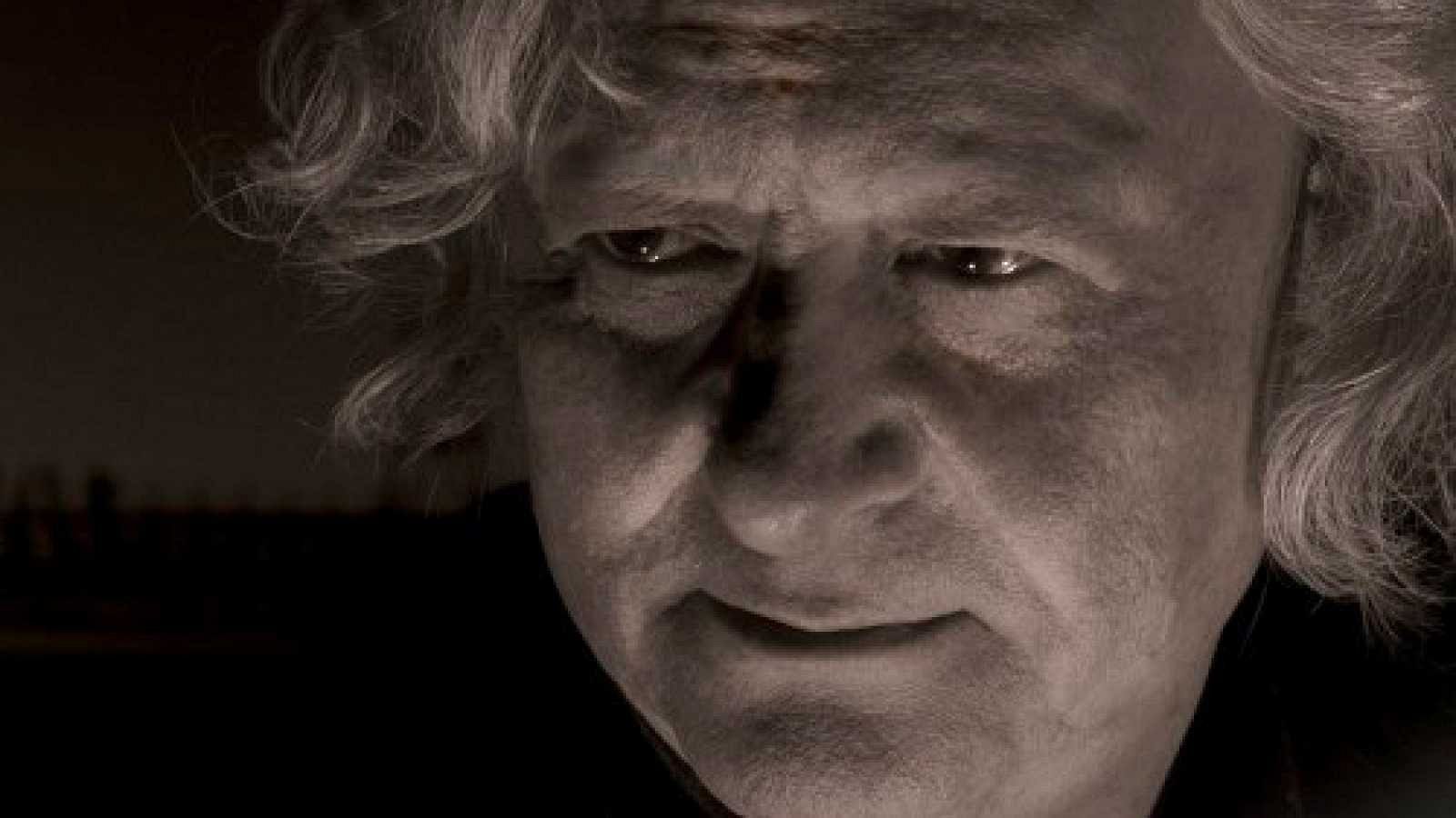 Cuaderno mayor - Paco Revuelta rinde homenaje a las "Ausencias" de la pandemia - 08/09/20 - Escuchar ahora -