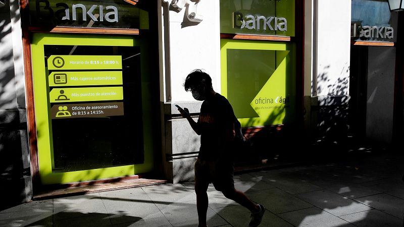 CCOO calcula que podrían llegar a perderse 15.000 empleos tras la fusión Bankia-Caixabank | Escuchar