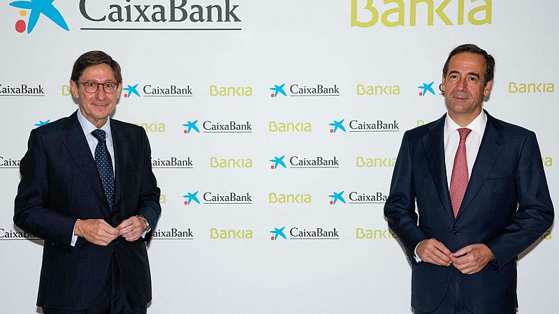Boletines RNE - Los directivos de CaixaBank aseguran que la fusión beneficia al accionista - Escuchar ahora