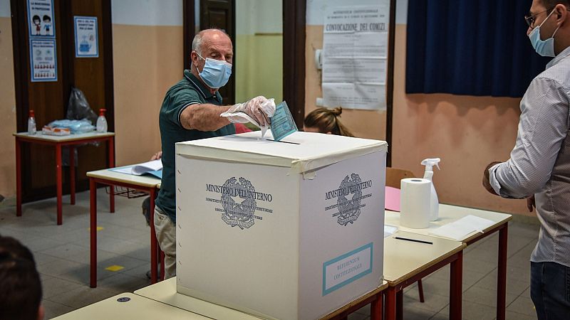 Reportajes 5 Continentes - Triple cita electoral en Italia