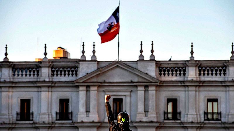 Reportajes 5 Continentes - Falta un mes para el referendum en Chile - Escuchar ahora