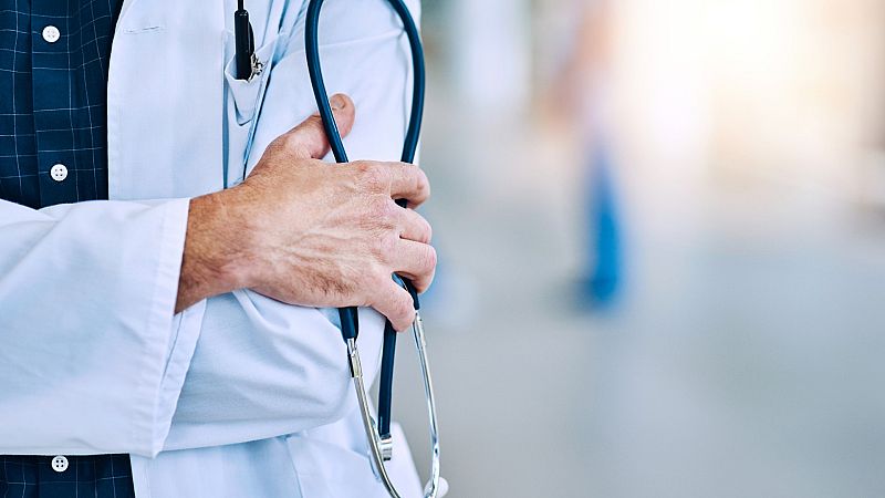 Más cerca - La profesión médica desmiente que falten médicos en España - Escuchar