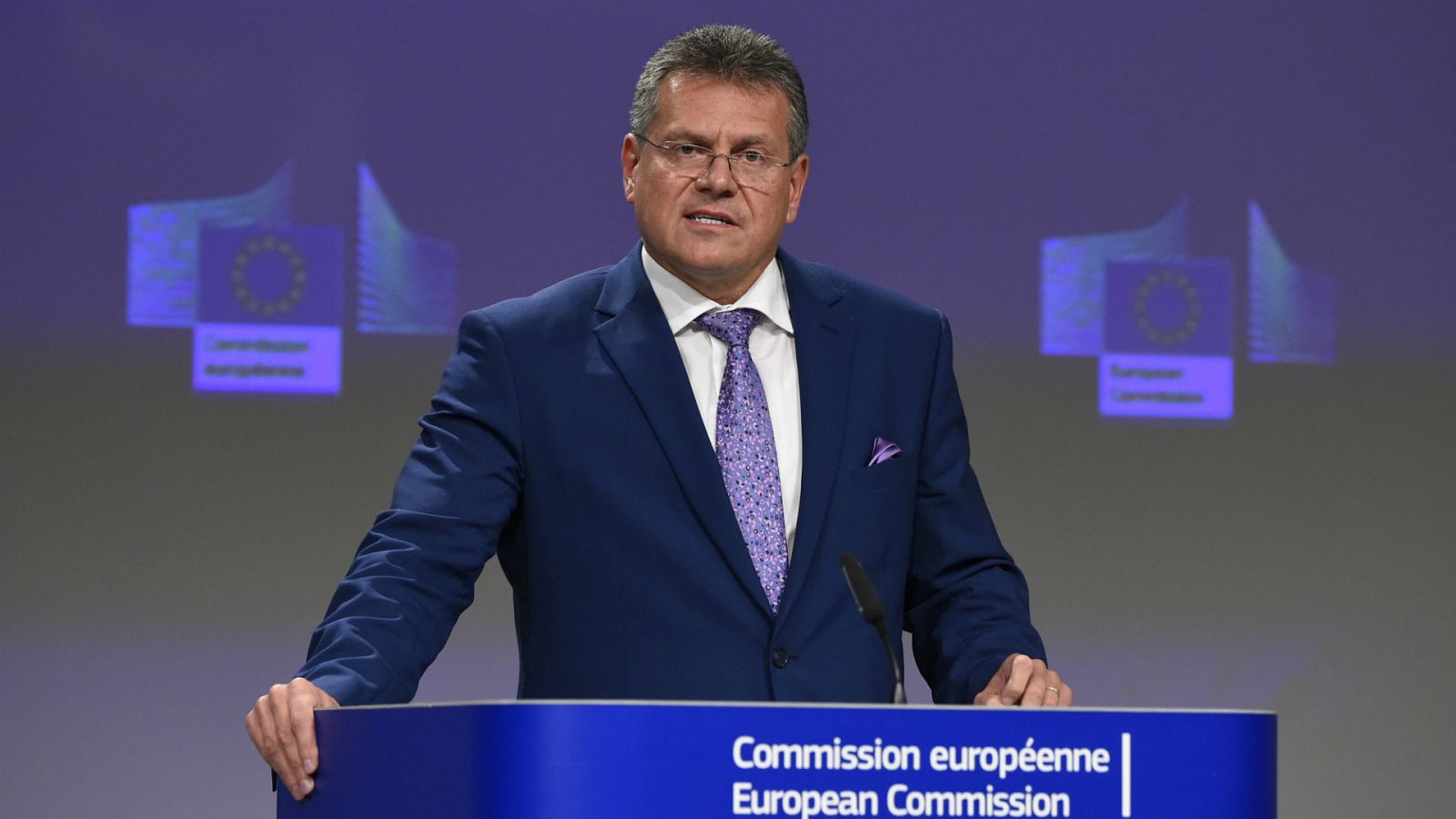 Boletines RNE - Bruselas da el primer paso para llevar al Reino Unido a los tribunales por no cumplir el acuerdo del Brexit - Escuchar ahora