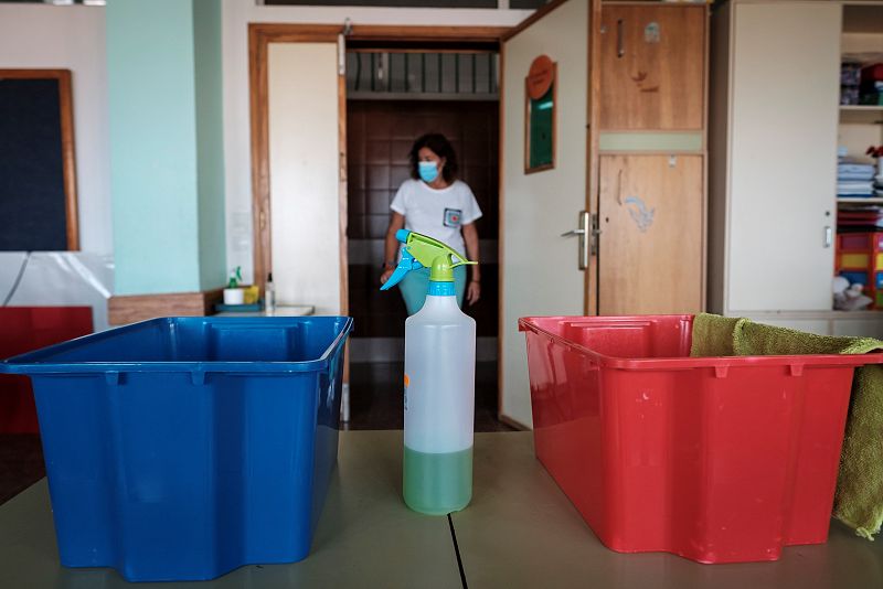 Boletines RNE - Aumentan un 900% las intoxicaciones por geles hidroalcohólicos en niños durante la pandemia - Escuchar ahora