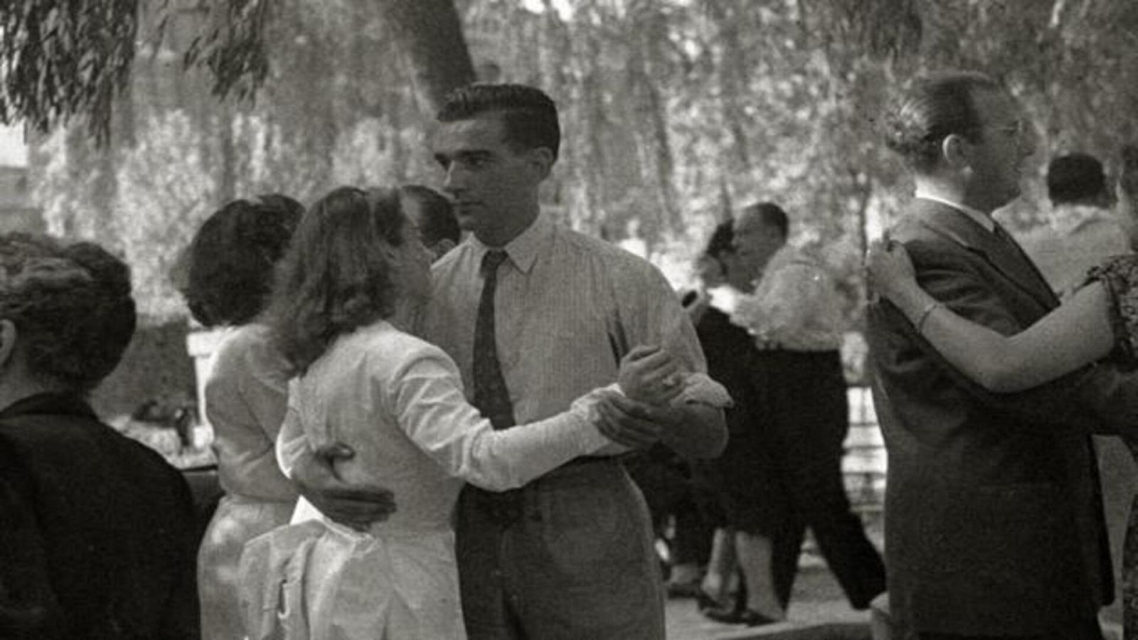 Esto me cuentan - ¡Ábrete, tierra, y trágame! - Escuchar ahora