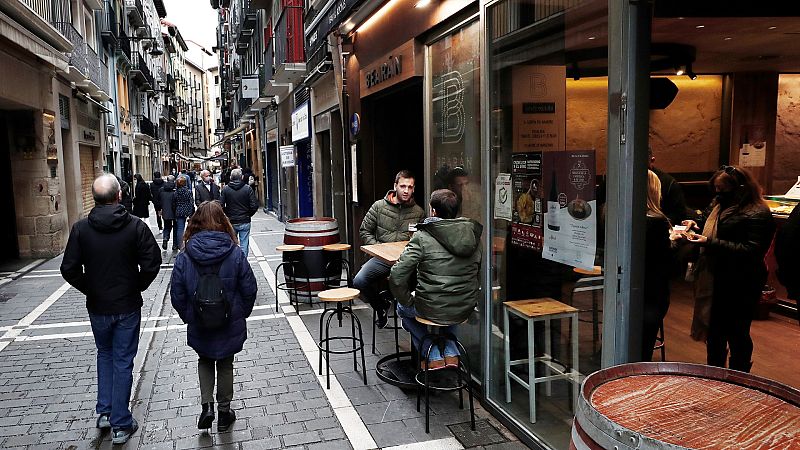 Boletines RNE - 209 fallecidos con COVID-19 y casi 12.000 nuevos contagios añadidos al cómputo global en 24 horas - Escuchar ahora