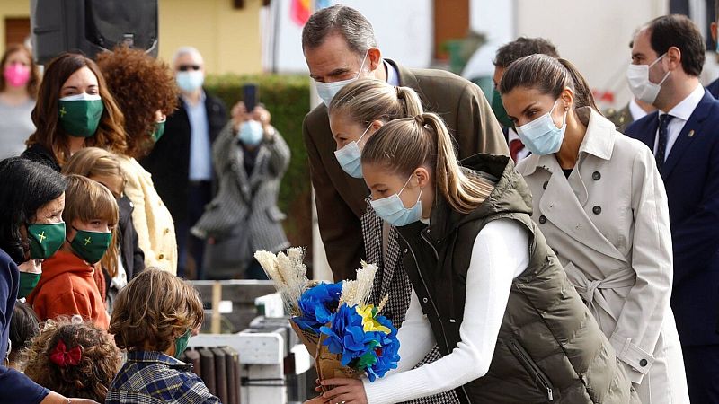 Informativos fin de semana - 14 horas - Somao exhibe su pasado indiano durante la visita de la Familia Real - Escuchar ahora
