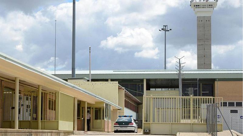 Informativos fin de semana - 20 horas - La cárcel madrileña de Soto se queda sin módulo de mujeres - Escuchar ahora