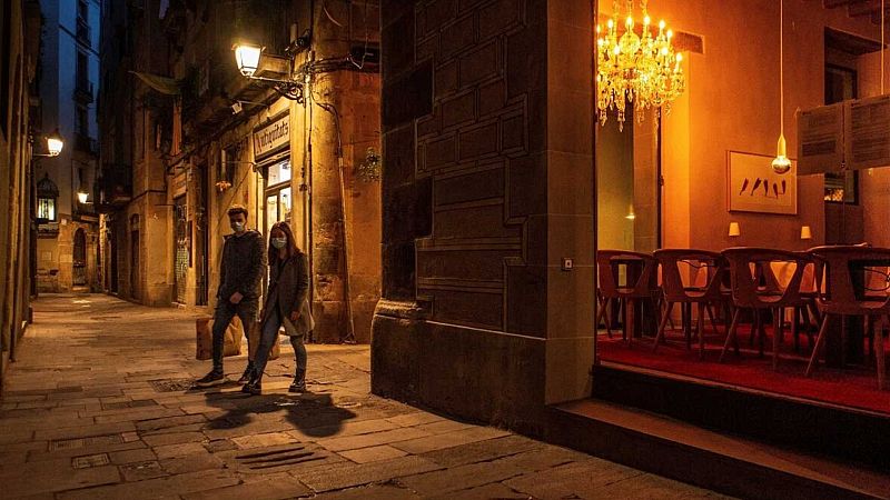 Boletines RNE - El toque de queda en España se aplaza hasta la próxima semana - Escuchar ahora