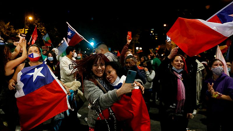 Las mañanas de RNE con Íñigo Alfonso - Chile aprueba por abrumadora mayoría acabar con la Constitución de Pinochet