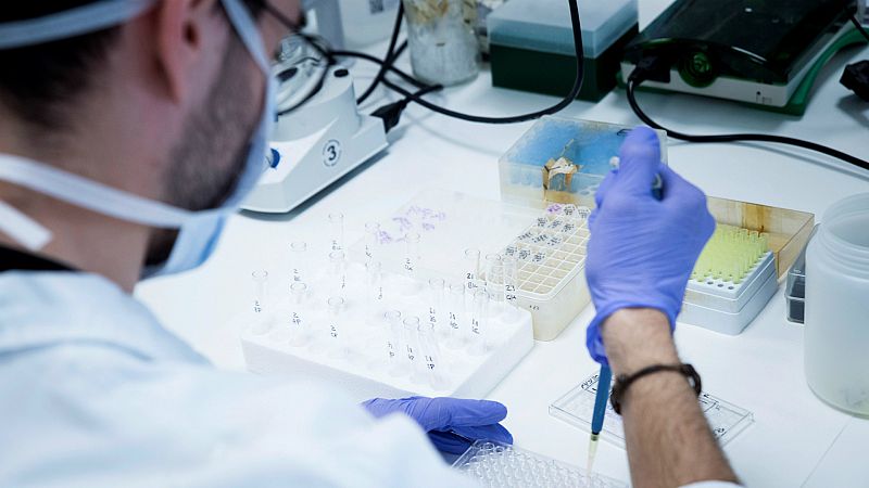 Las mañanas de RNE con Íñigo Alfonso - González Candelas, catedrático de Genética: "El virus no se debilita con el paso del tiempo ni cabe esperar que lo haga"