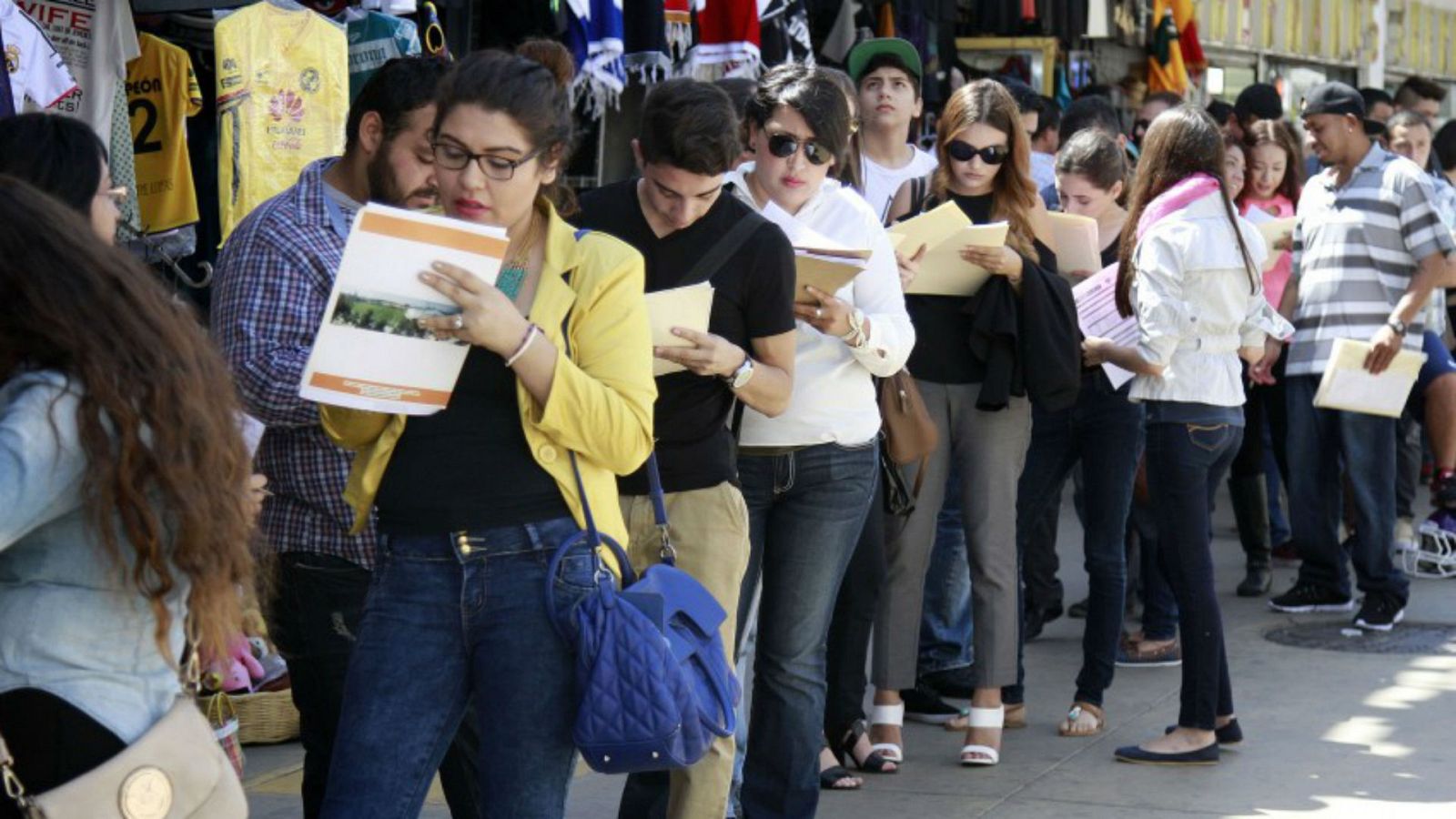 Las mañanas de RNE con Íñigo Alfonso - El Consejo de la Juventud de España denuncia la precariedad laboral de los más jóvenes - Escuchar ahora