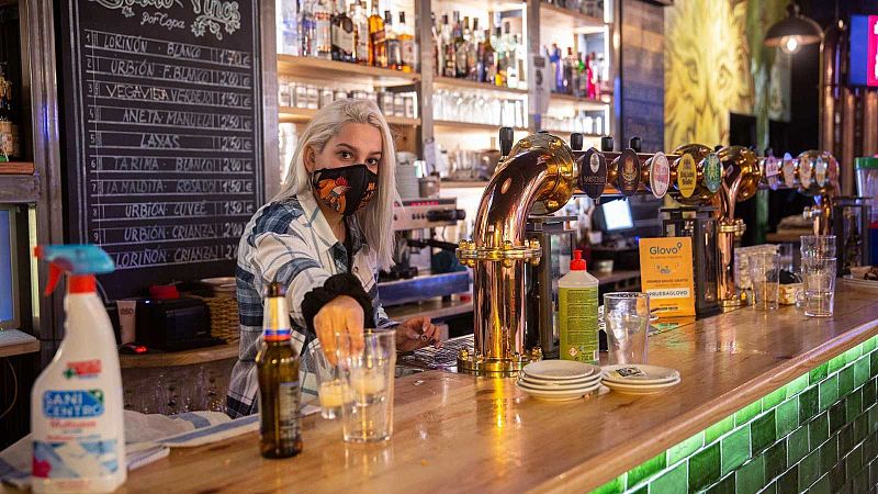 Boletines RNE - El PIB se recupera un 16,7% en el tercer trimestre tras el confinamiento - Escuchar ahora