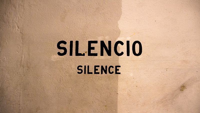 Enfermera saturada - Silencio anticovid, la hafefobia y reflujo gastroesofágico - Escuchar ahora