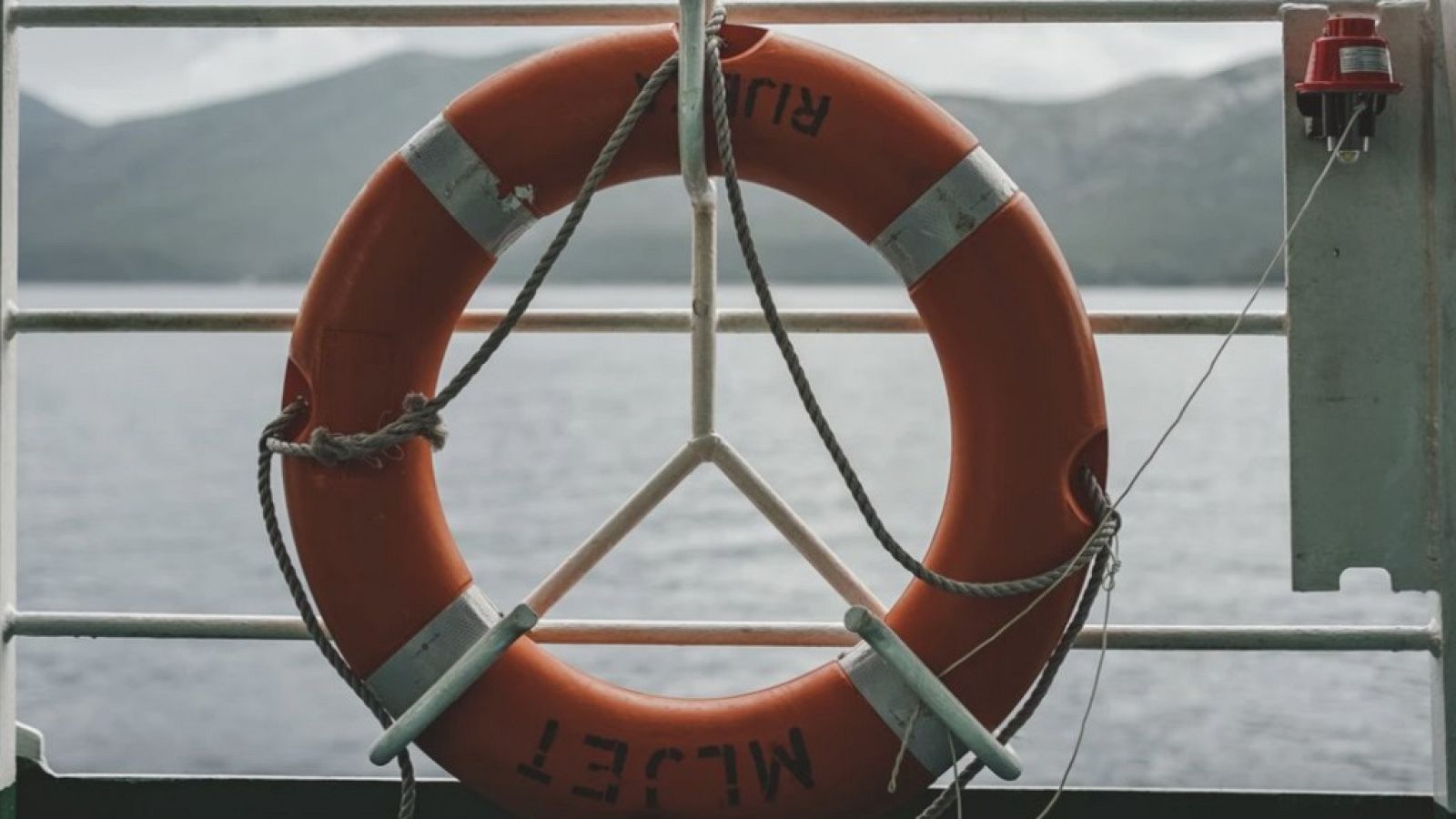 Efecto Doppler - Naúfragos sin tierra - escuchar ahora