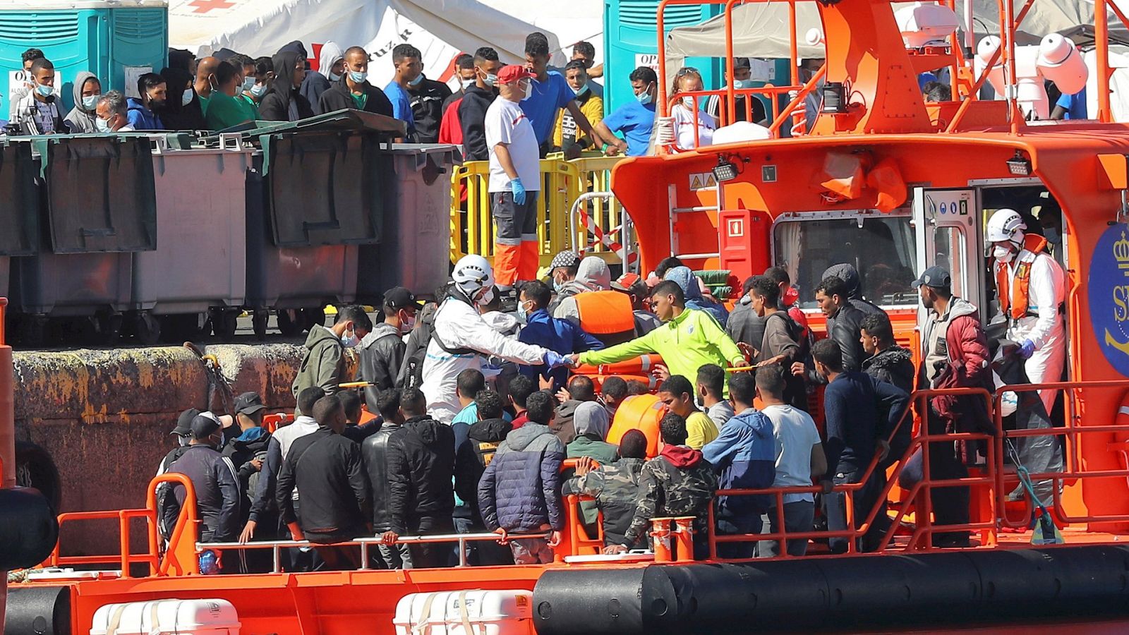 Las mañanas de RNE con Íñigo Alfonso - Situación límite en el Puerto de Arguineguín - Escuchar ahora