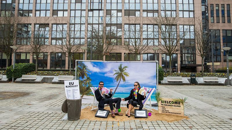 24 horas - Las empresas del Ibex 35 reducen su presencia en paraísos fiscales - Escuchar ahora