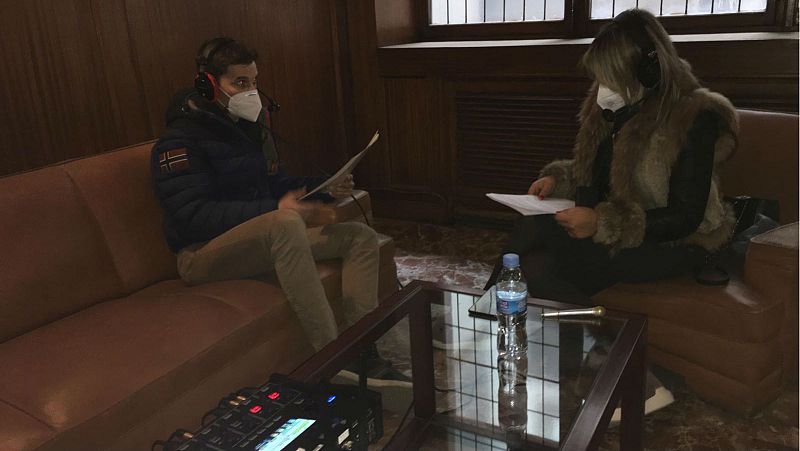 Más cerca - Cerrado por falta de vacaciones - Escuchar ahora