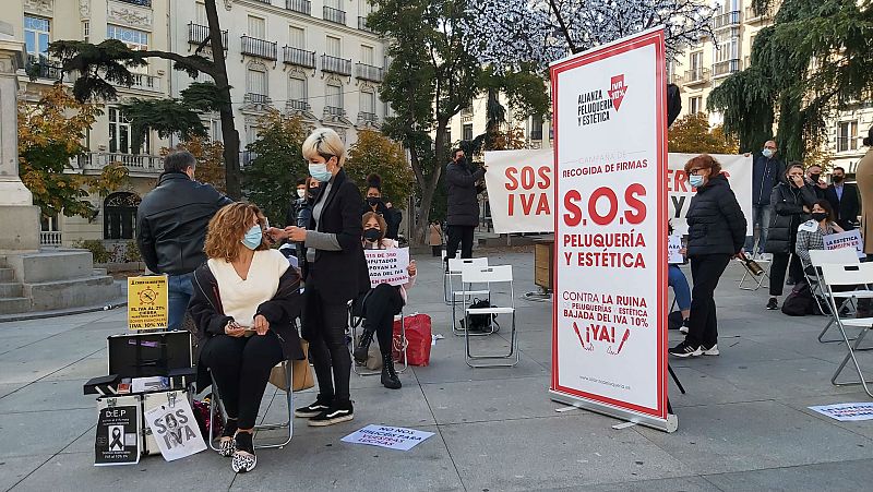 Más cerca- Peluquería y estética esencial - Escuchar ahora