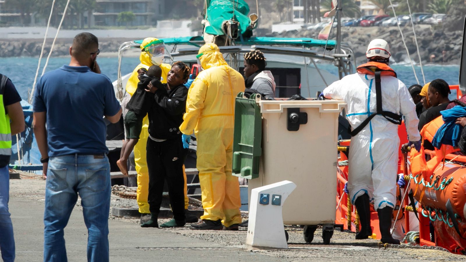 14 horas - La ruta canaria de la migración: un viaje de 48 horas muy peligroso pero menos controlado - Escuchar ahora